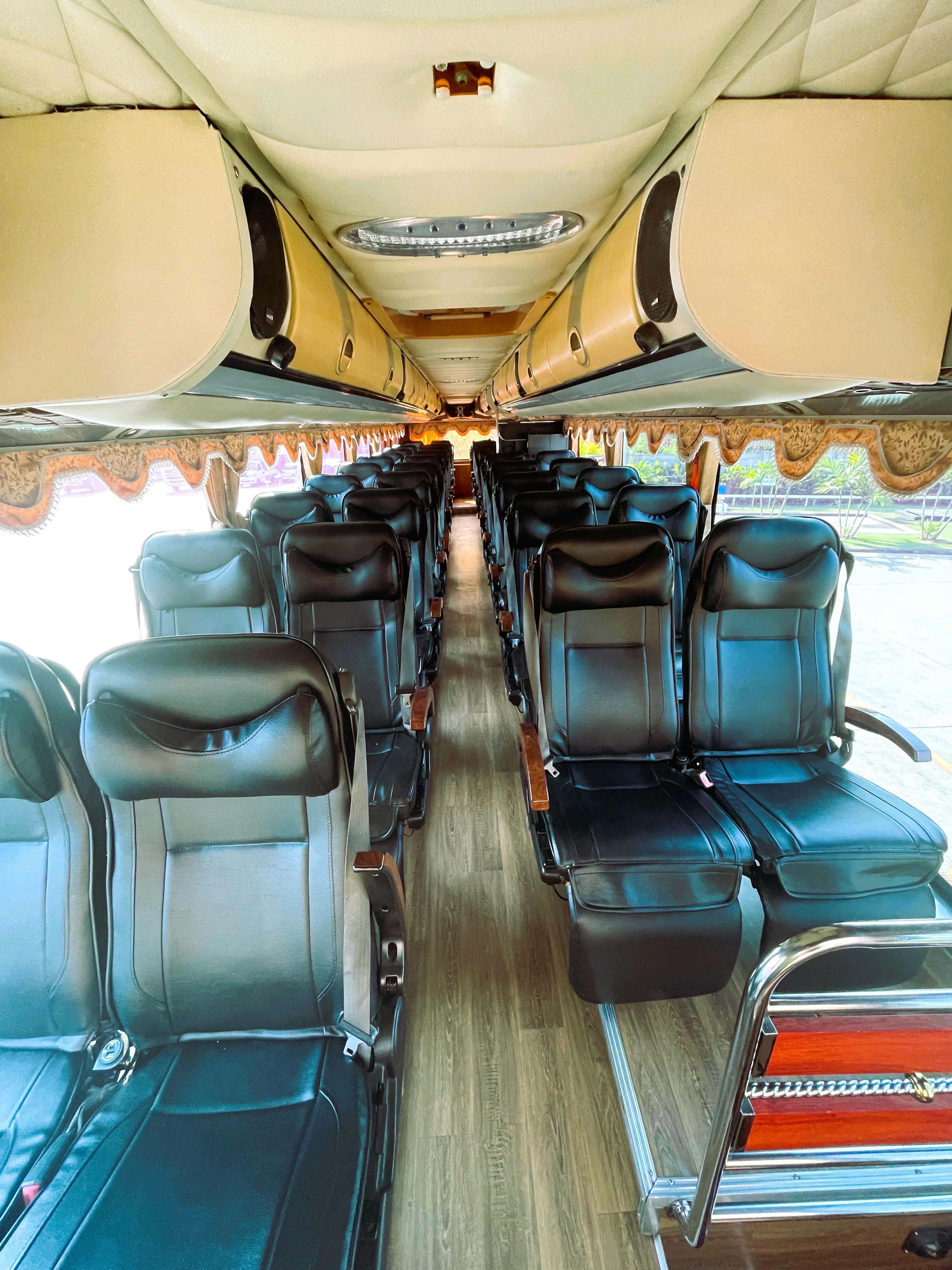 82 - https://รถบัสให้เช่า.com | บริการให้เช่ารถบัส นำเที่ยวทั่วไทยบริการด้วยใจตามใจลูกค้าราคาประหยัด ด้วยรถมาตฐานยุโรปมีความปลอยภัยในการเดินทางสูง